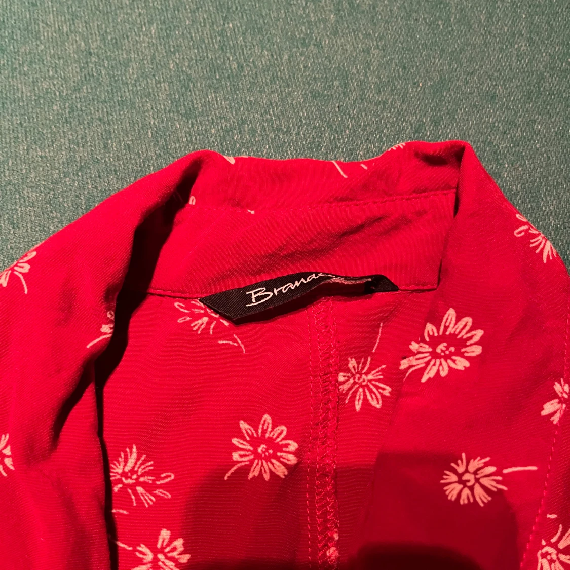 Skjorta med blommor  - 90