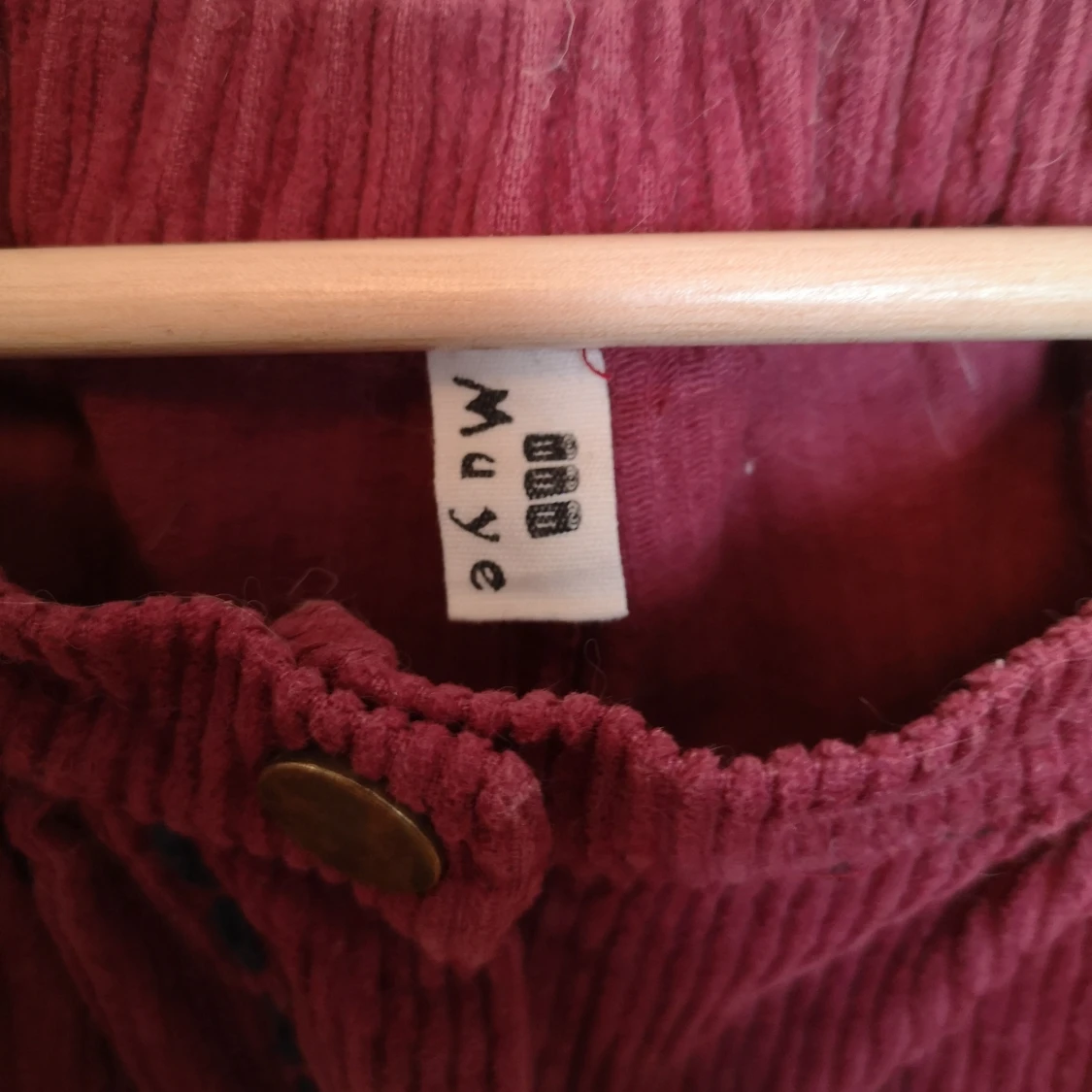 Vinröda manchester shorts med spetsdetaljer - 4