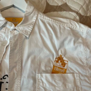 Skjorta Blend - Rolig skjorta från Blend!! Aldrig använd av mig och i gott skick 💅🏼 Postar språkbart med PostNord, 200 kr inkl frakt!