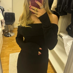 Off shoulder tröja - Off shoulder tröja från Gina.