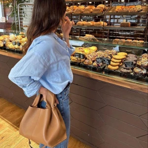 Polene väska - Polene Numéro Neuf väska i stora modellen. Använd endast fyra gånger och helt nyskick! Superfin nu till hösten!❣️Dustbag och äkthetsbevis tillkommer