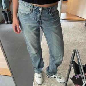 Jeans  - Så snygga lite urtvättade jeans från h&m🤍( midwaist straight-modell)