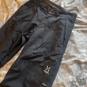 Haglöfs Ramble Pants Herr - Knappt använda, köpta för ca 2,7 säljer billigt då jag aldrig använder det. Skriv för fler bilder! Priset kan diskuteras vid snabb affär.🤝