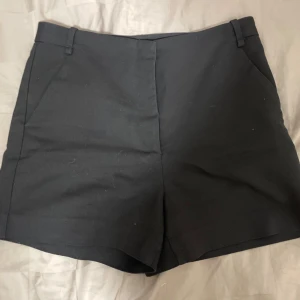 Kostymshorts  - Kostymshorts som aldrig har använts 🫶🏼