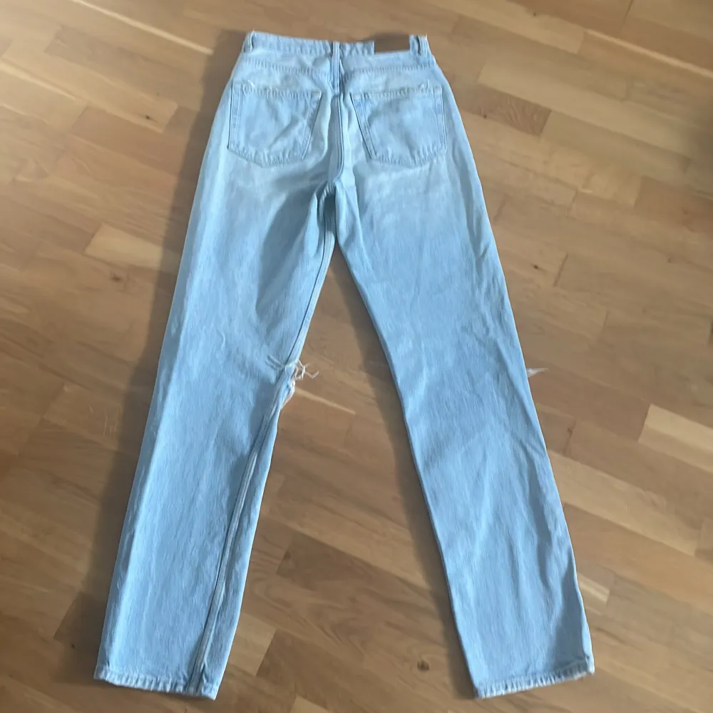 Storlek 36, modell tall Passar bra till långa ben . Jeans & Byxor.