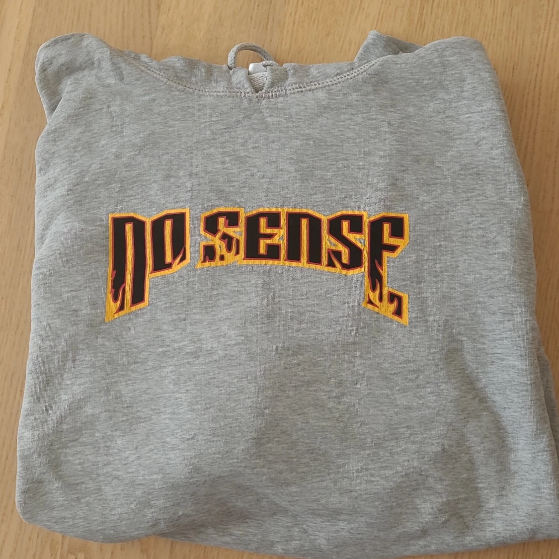 Grå hoodie från H&M Divided