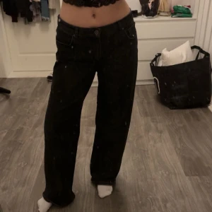 Baggy jeans - Supercoola Baggy jeans som inte kommer till användning  sitter som m/L