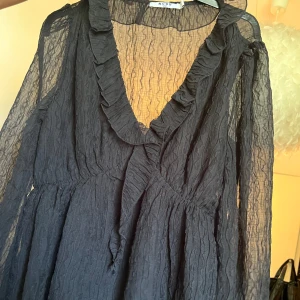 Blus  - Helt ny blus från NA-KD, aldrig använd💗