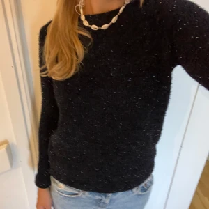 Marinblå glittrig tröja💙 - Så fin tröja💙💙stl 146/152 men som en vuxen XS eller S