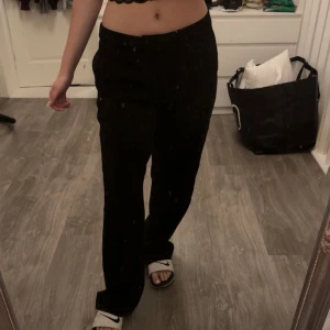 Kostym byxor - Suupersnygga kostym byxor som inte kommer till användning    Stl 42 men sitter snyggt oversized på mig som är en M