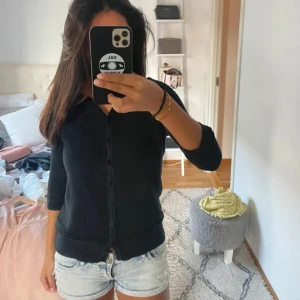 Stickad kofta - Stickad kofta i M. 