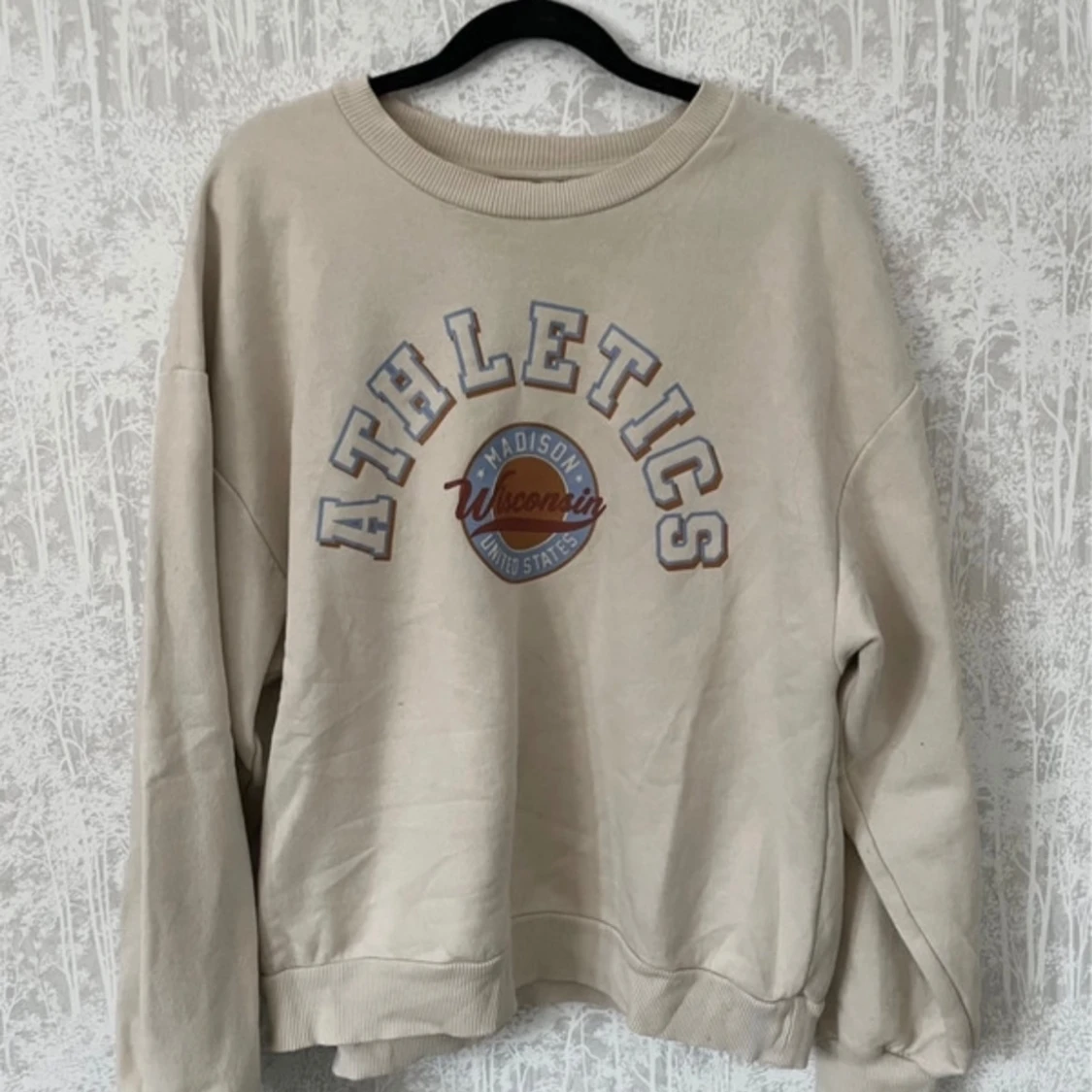 Beige sweatshirt med tryck - 90