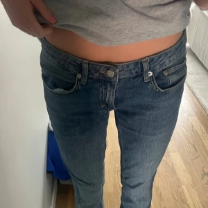 Low waist jeans  - Snygga Low waist straight jeans. 