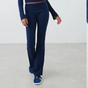 Yoga pants - Supersköna lågmidjade byxor från Gina tricot. Storlek s. Fint skick🩷