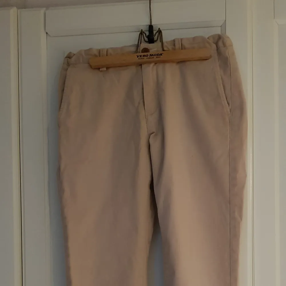 Gant byxa  Stl 158-164 Ljusbeige. Fint skick, mjuka och följsamma. Jeans & Byxor.