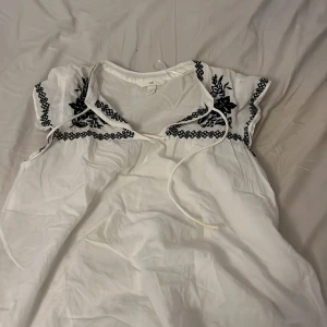 Blus  - Jättefin blus från hm. Använd ett fåtal gånger 