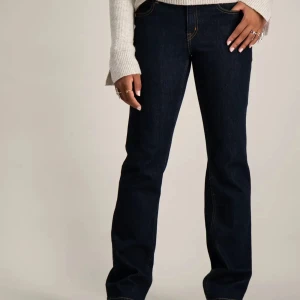 Calvin Klein jeans - Helt nya lågmidjade Calvin Klein jeans. Endast använda en gång. Säljes då de är något långa på mig som är ca 160. 