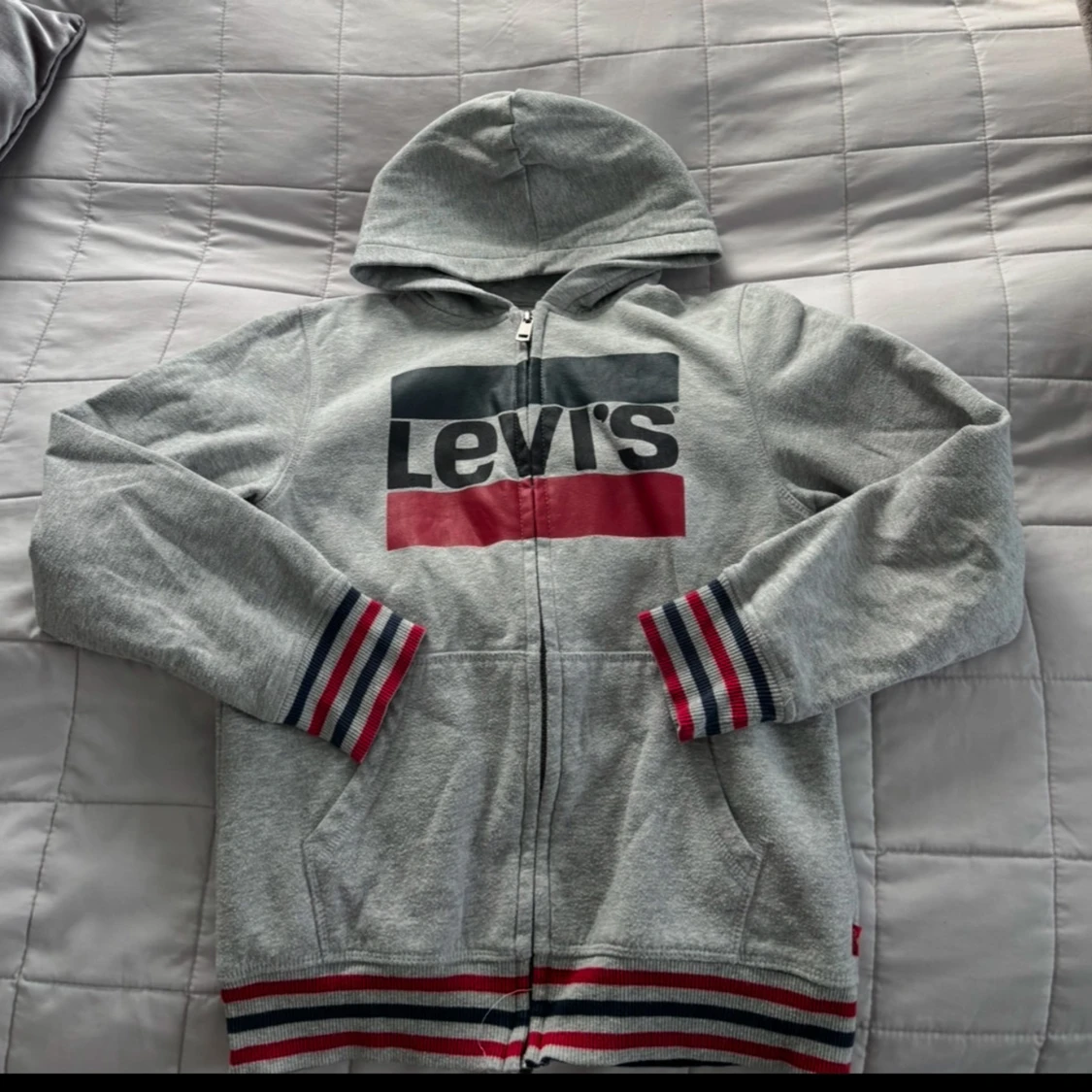 Grå hoodie från Levi's
