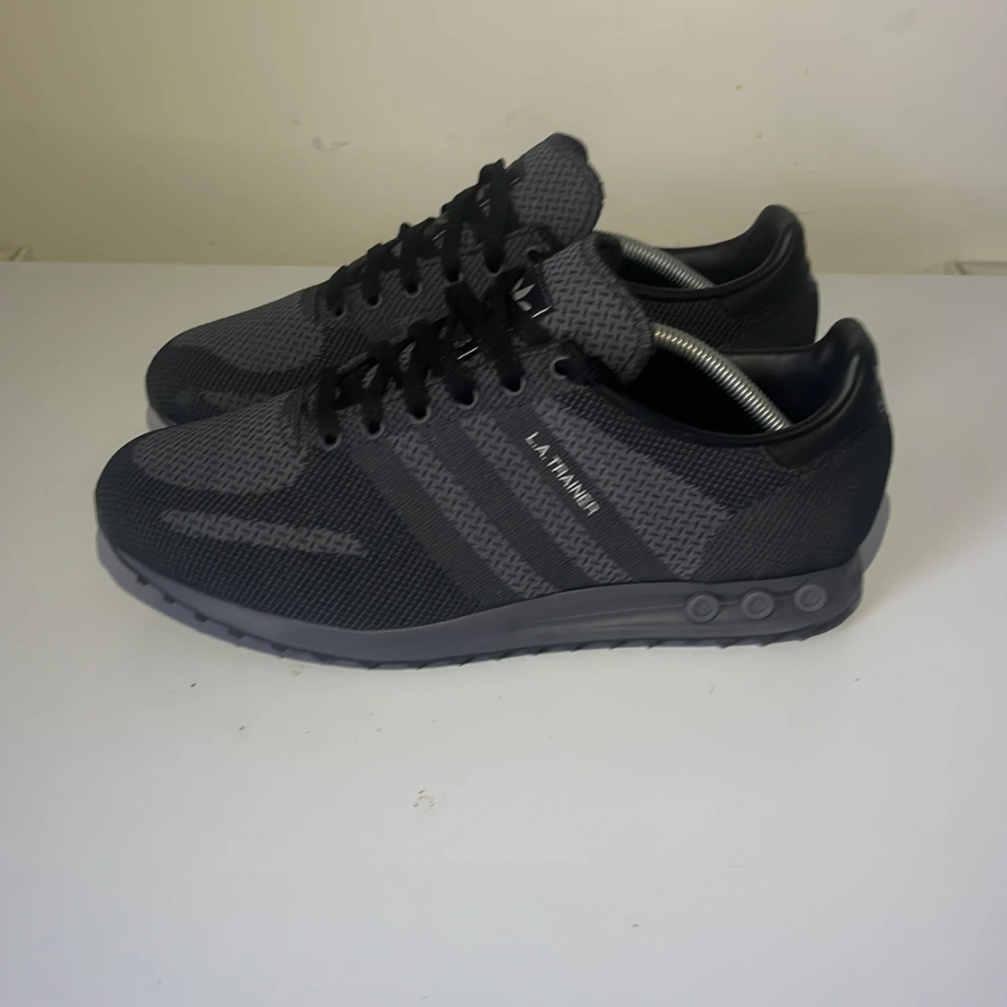 Svarta sneakers från Adidas - 1