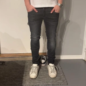 Dondup Jeans  - Vi säljer nu dessa HELT NYA Dondup jeansen med lappen kvar | Storlek: 29 | Tveka inte på att höra av dig vid minsta fråga! 