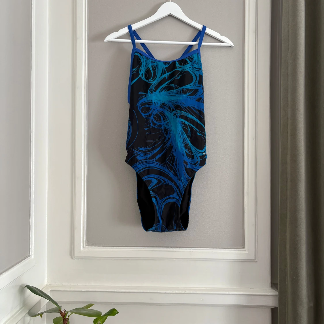 Svart + blå baddräkt från Sporti