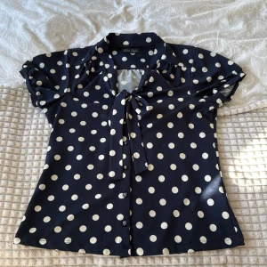 Prickig topp - Så himla söt topp, jättebra skick 