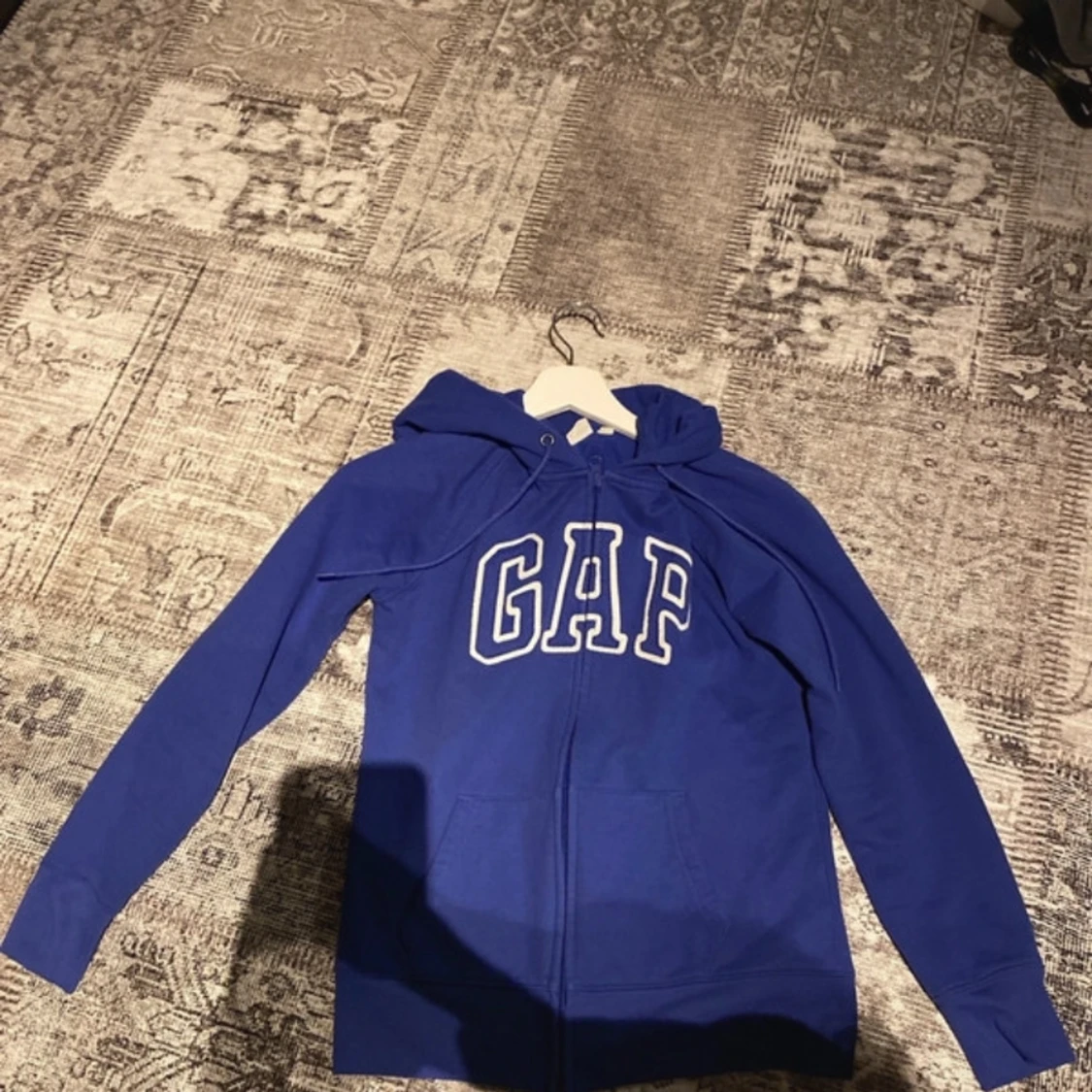 Blå hoodie från GAP - 1