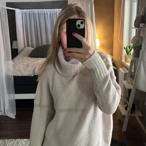 Beige stickad polotröja - Mysig beige stickad polotröja 