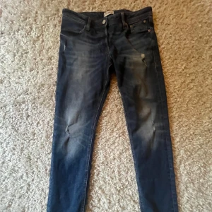 Blå jeans från Jack & Jones - Snygga blå jeans från Jack & Jones modell slim fit Glenn .