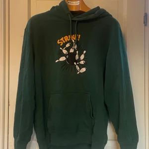 Grön Hoodie - Mycket använd men omhändertagen 