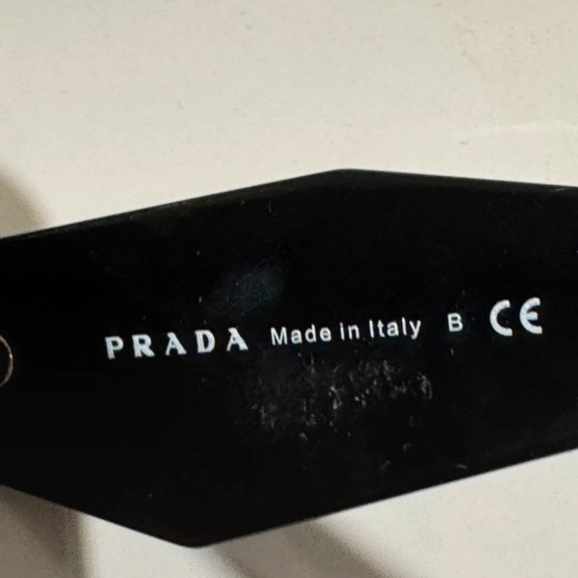 Svarta solglasögon från Prada - 2