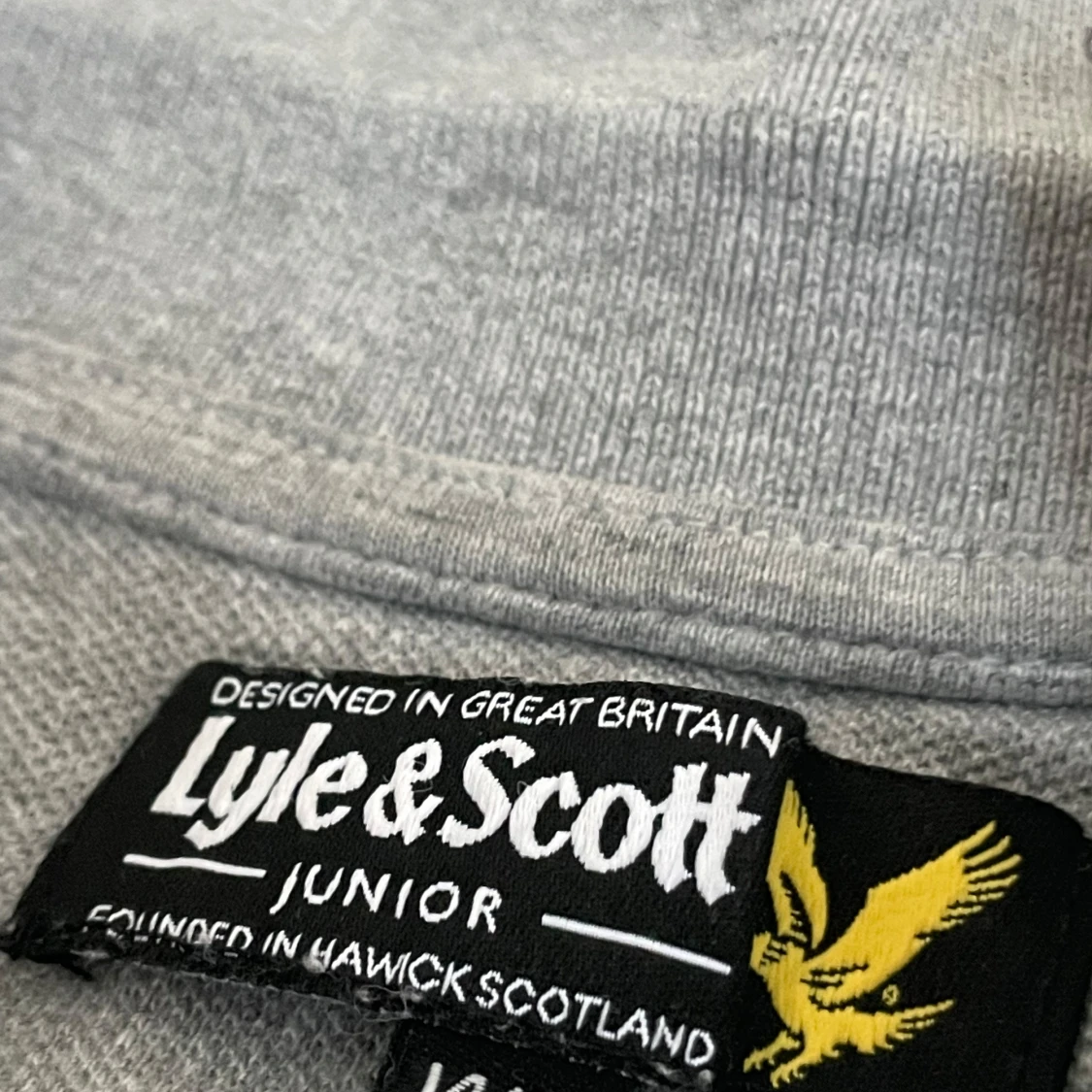 Grå pikétröja från Lyle & Scott - 3