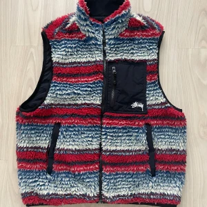 Stüssy vest - Stüssy Striped Sherpa Vest in size M. 9,5/10 condition, flawless. DM for questions. Open to offers.