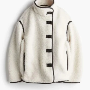 super snygg beige / krämvit teddy jackan från h&m - super snygg beige / krämvit teddy jackan från h&m i nyskick 