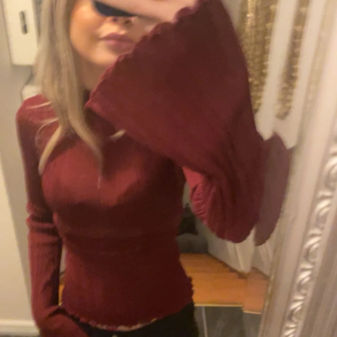 Vinröd ribbad polotröja - 2