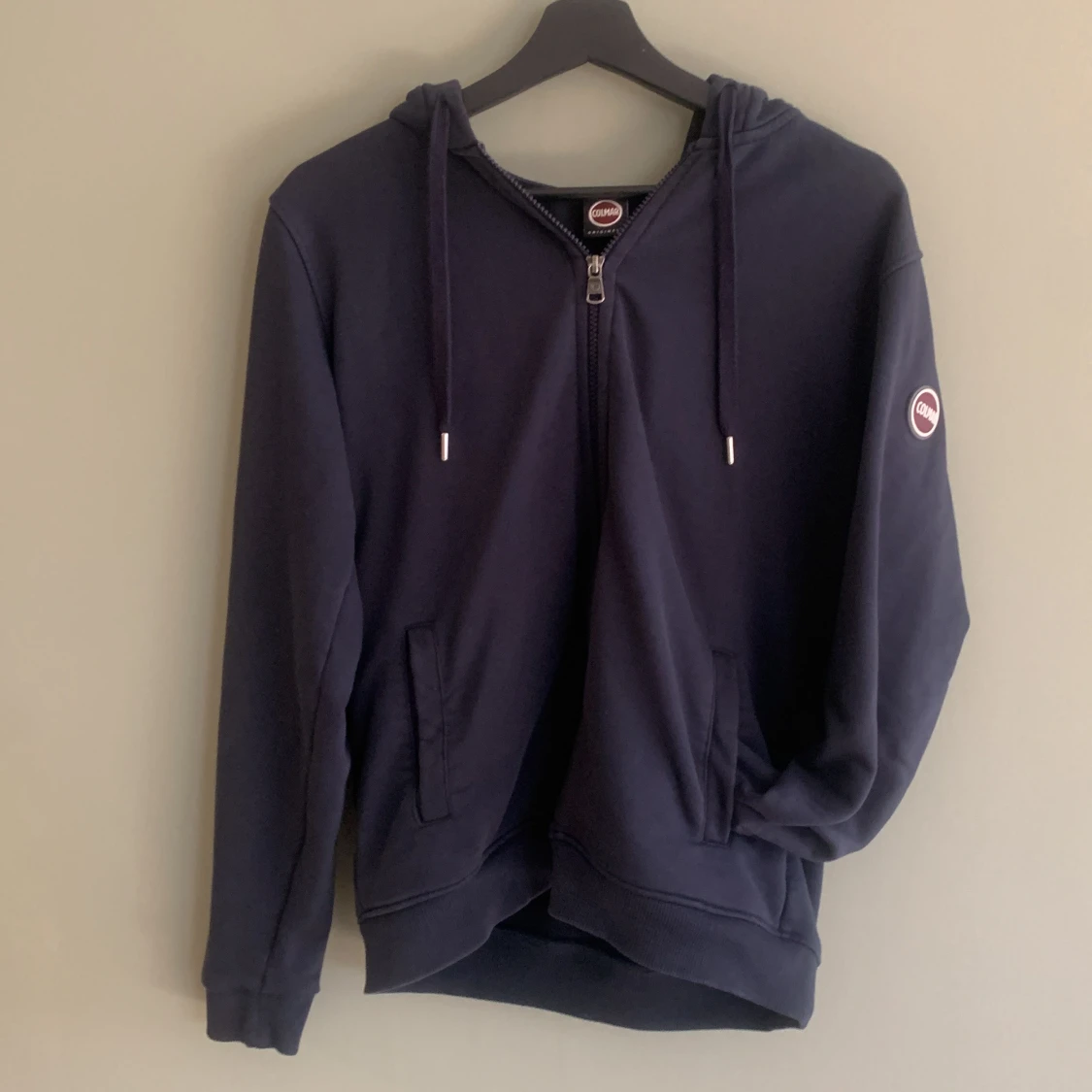 Svart hoodie från Colmar