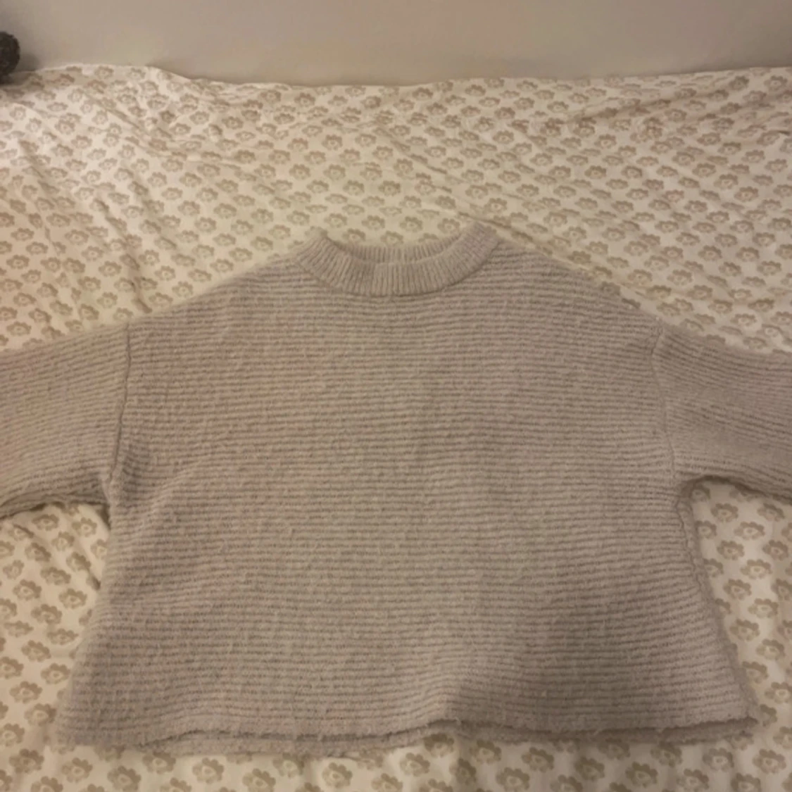 Beige stickad tröja - 1