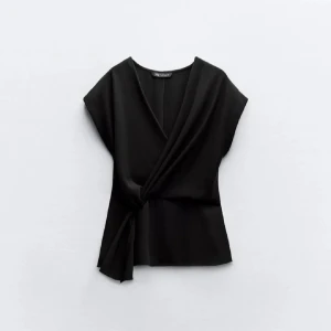 Zara topp - Fin topp från Zara, bra skick, använd en gång