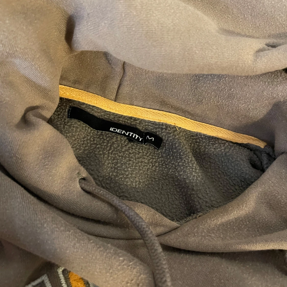 Brun hoodie från Identity - 2