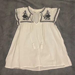 Vit topp - Söt sommartopp, skön, luftig