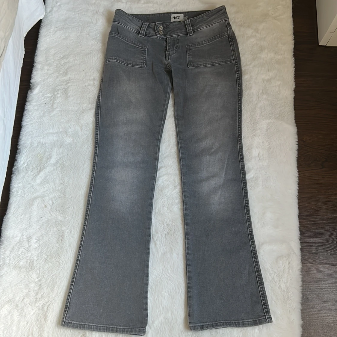 Grå jeans med bootcut - 2