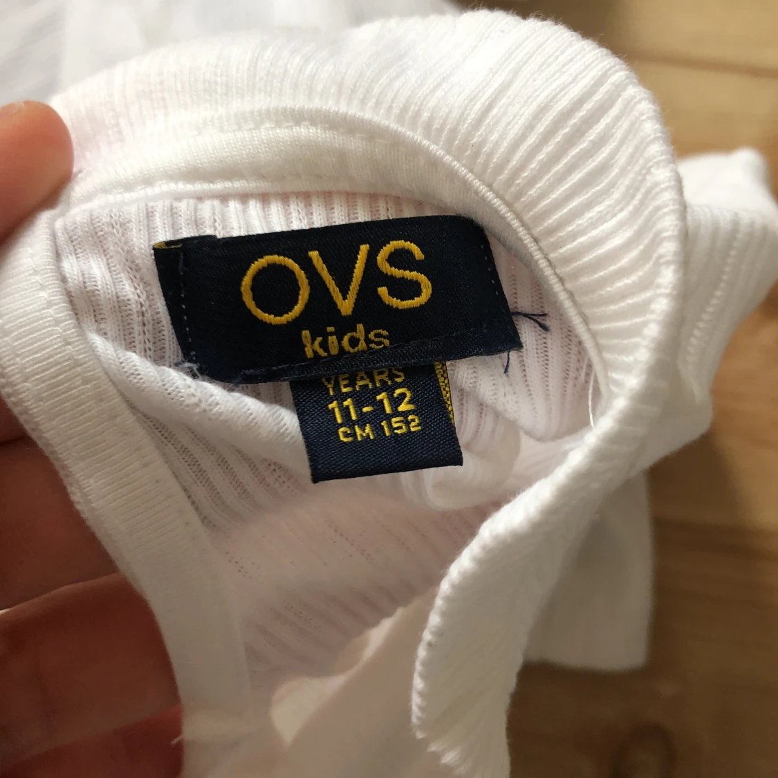 Vit ribbad tröja från OVS Kids - 2