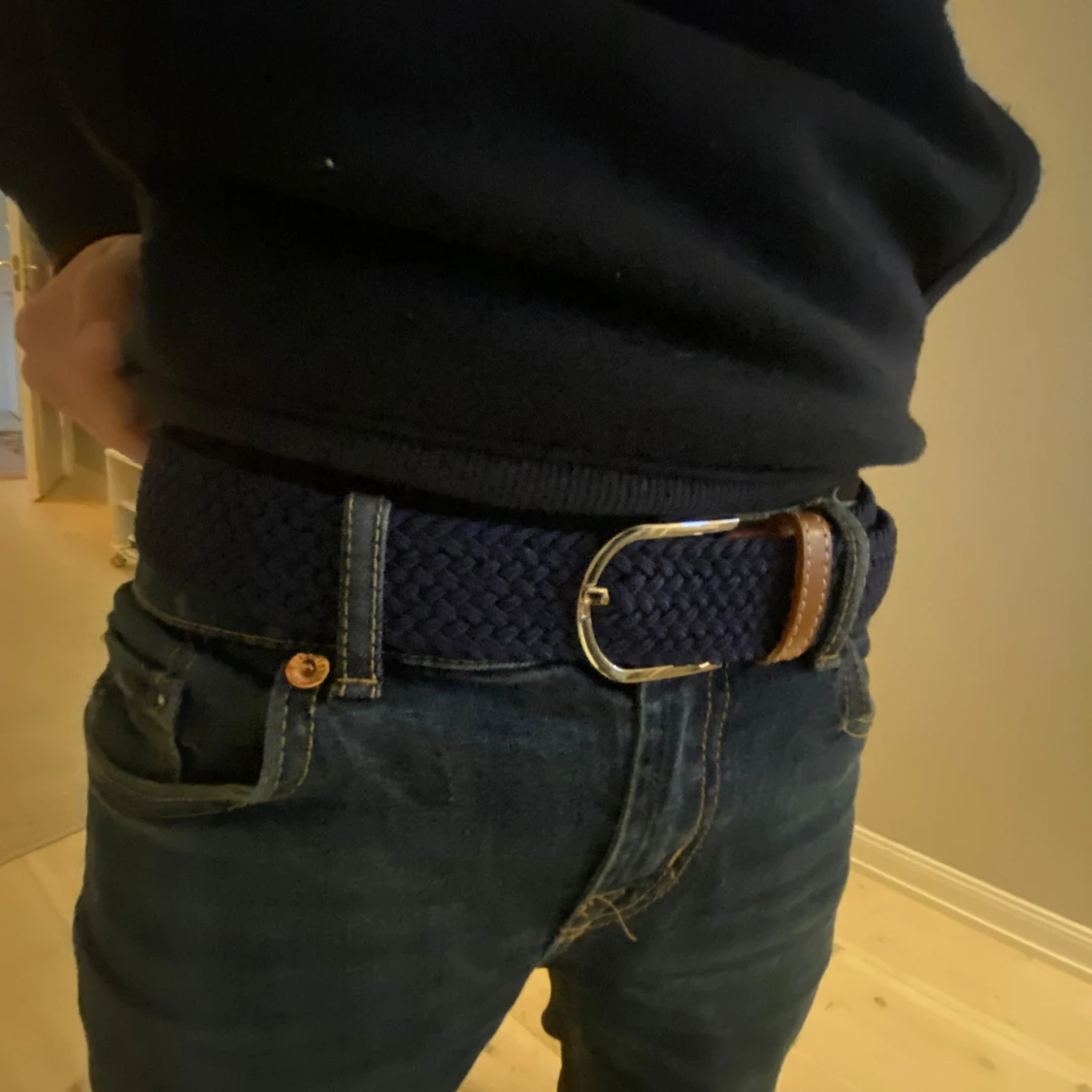 Blått flätat bälte med bruna detaljer - 1