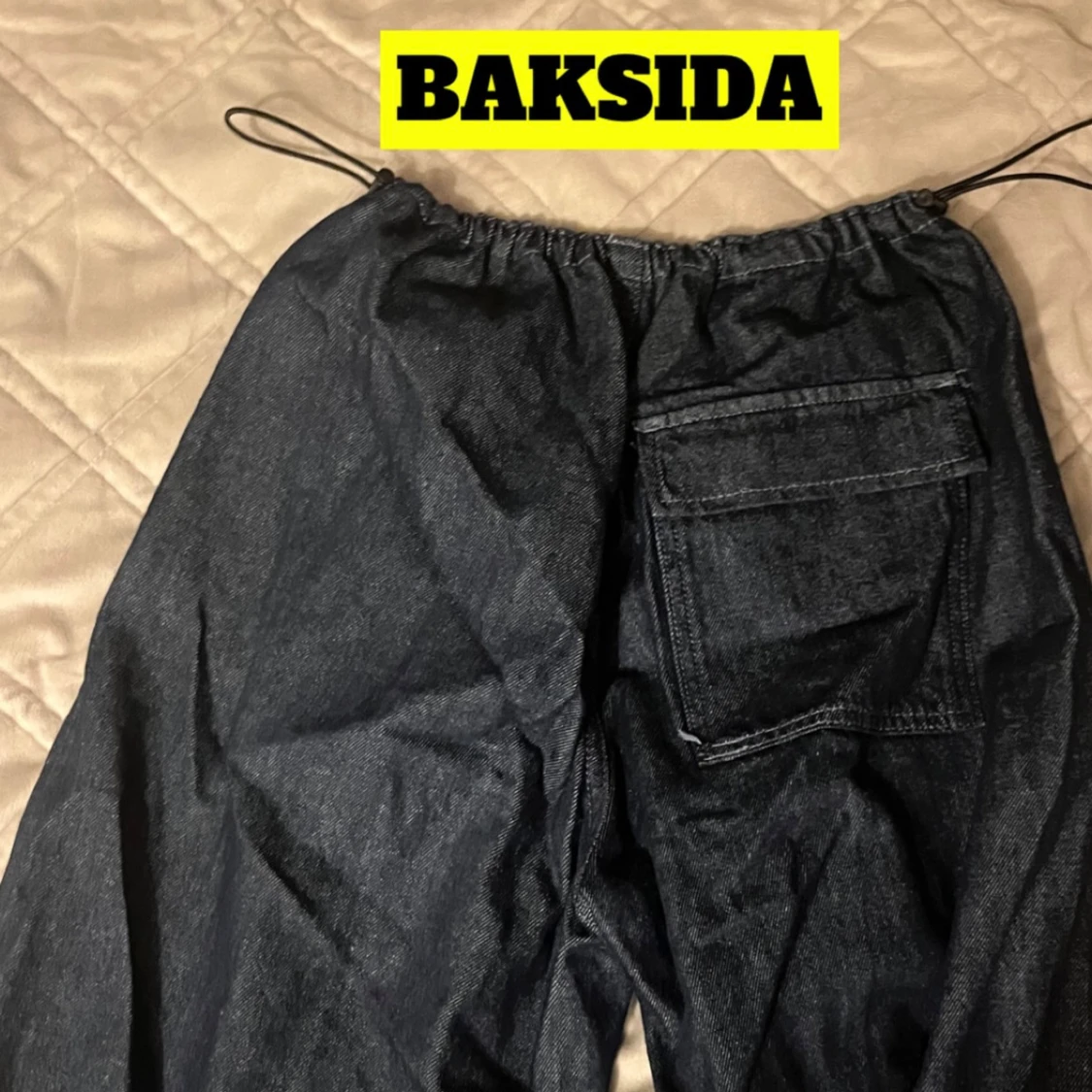 Parachute byxor från Stradivarius