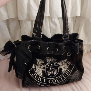SÖKER JUICY COUTURE VÄSKA - söker juicy couture väska  Ange ditt pris!!