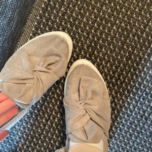 Fin skor  - Aldrig används därför säljs dem. Har du frågor är de bara skriva. Prisförslag kan diskuteras