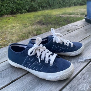 Snygga blåa skor - Snygga marinblå skor!! 