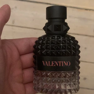 Söker byte för valentino coral fantasy - Nästintill full, trevlig parfym, pris kan diskuteras 