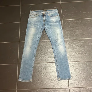 Nudie Jeans 30/32 - Nudie Jeans 30/32 Slim fit Fint skick 