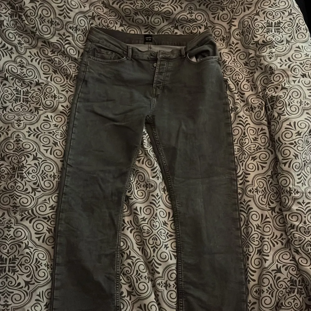 Säljer mina jeans ifrån montén i stlk 34/30  . Jeans & Byxor.